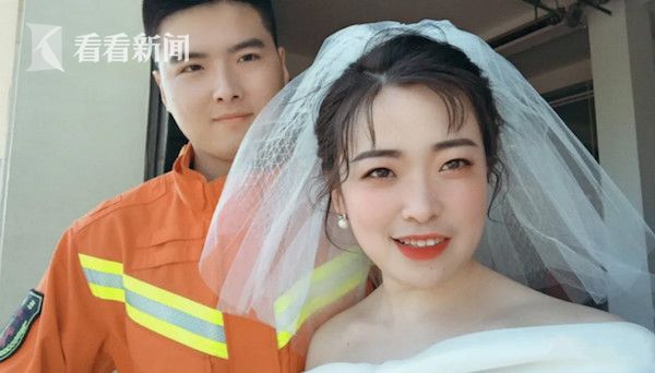 常服婚纱照_军人常服婚纱照
