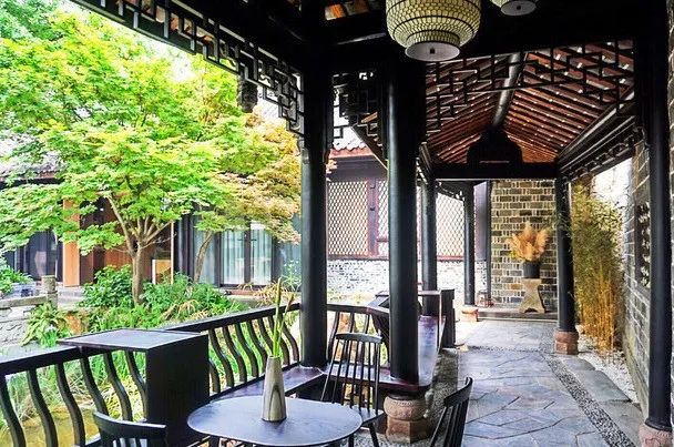 老了,找几个志同道合的知己建个院子,“同居式”养老,太美了!