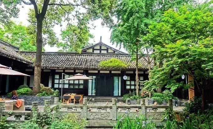 老了,找几个志同道合的知己建个院子,“同居式”养老,太美了!