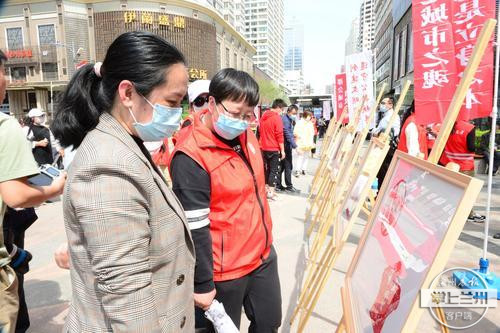 以纸传情!兰州市首个抗疫主题剪纸作品展亮相张掖路步行街