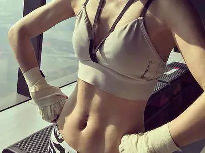 袁姗姗用马甲线重获新生:我们该如何度过人生的至暗时刻?休闲区蓝鸢梦想 - Www.slyday.coM 袁姗姗用马甲线重获新生:我们该如何度过人生的至暗时刻?休闲区蓝鸢梦想 - Www.slyday.coM