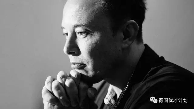 全世界都在操心着新冠,而这个美国人刚刚却又一次震惊了全宇宙!