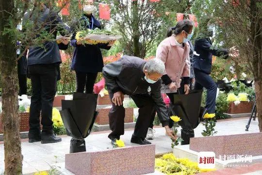 入土为安,鲜花祭奠
