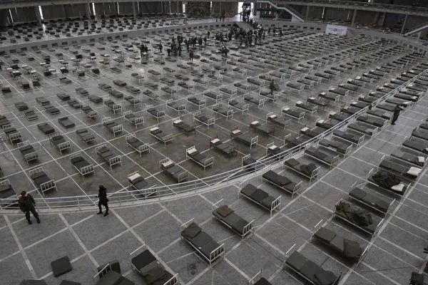 3月24日,贝尔格莱德,塞士兵为方舱医院组装病床