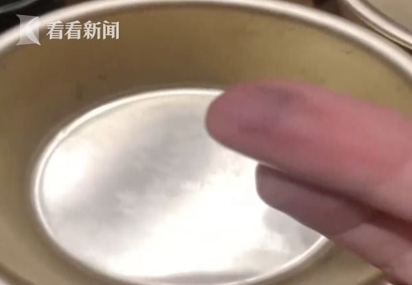 女子烤肉店聚餐后腹泻到绝望 店家：拿错碗