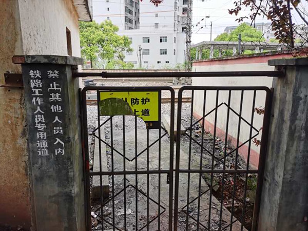T179列车脱轨事故追踪 现场施工者:护坡里全是沙