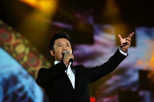 一个嗓音嘹亮一个唱响亲情歌唱家王宏伟刘和刚你更喜欢谁