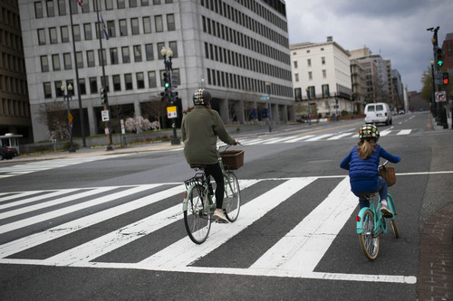 美媒：若预测成真，新冠肺炎在美致死人数或超