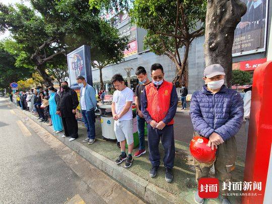 默哀!西昌市民送别森林火灾牺牲勇士