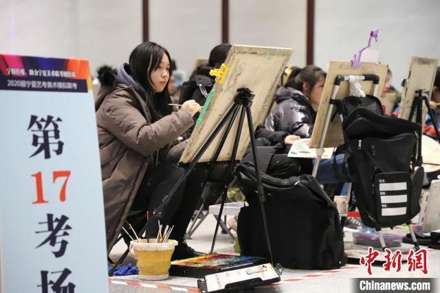 多校调整艺考方案:哪些专业取消校考?远程如何考试?