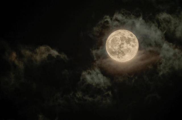 8日晚上,可赏今年最大最圆的月亮