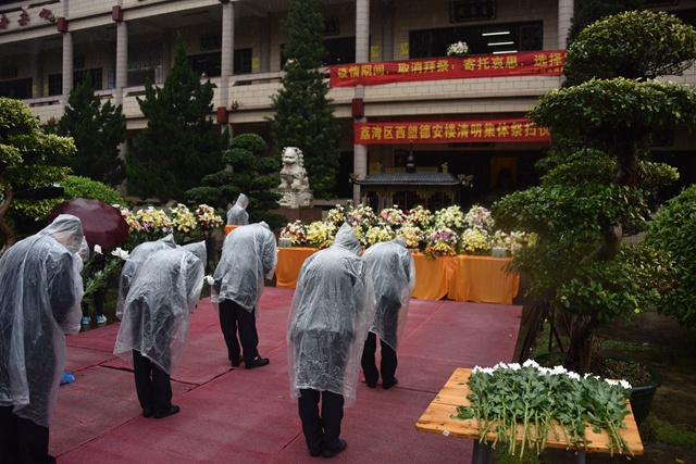 广州市荔湾区西塱德安楼举行集中祭扫