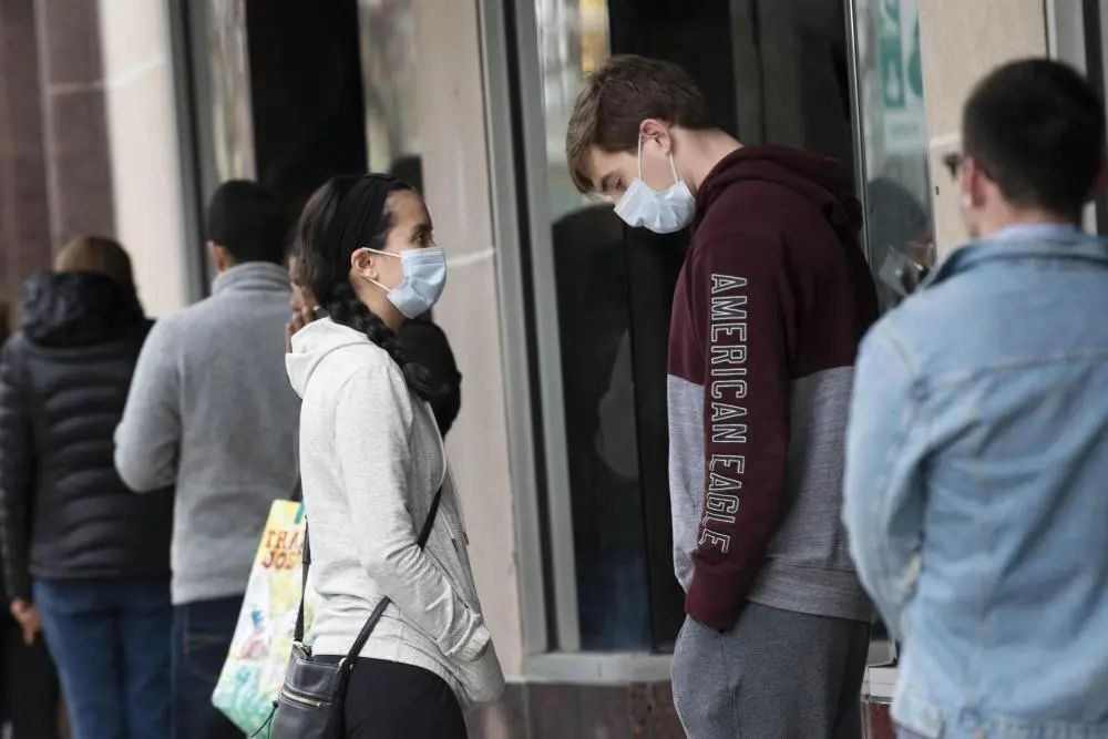 美国新冠那么严重gdp怎么_美国新冠死亡图片(3)