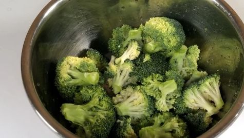西兰花别用清水洗,等于吃虫卵,教你清洗诀窍,脏东西全去除