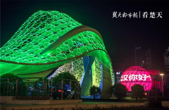 武汉光谷广场璀灿迎"重启","星河"雕塑美得让人窒息