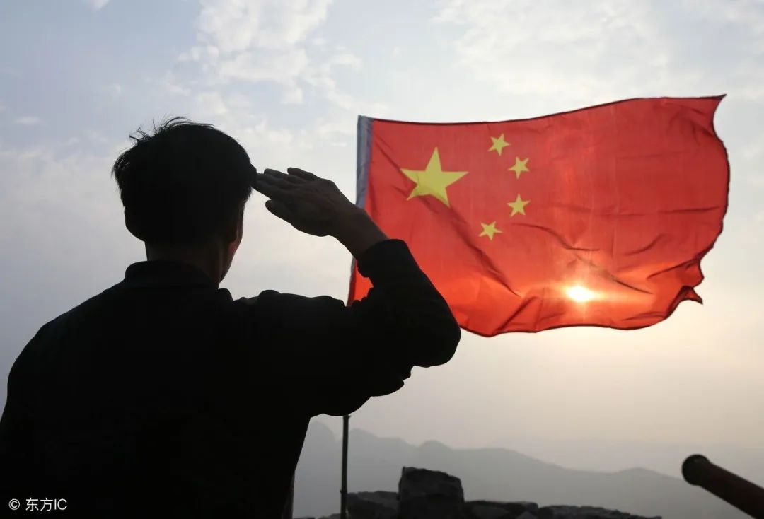 每日一歌:《红旗飘飘》