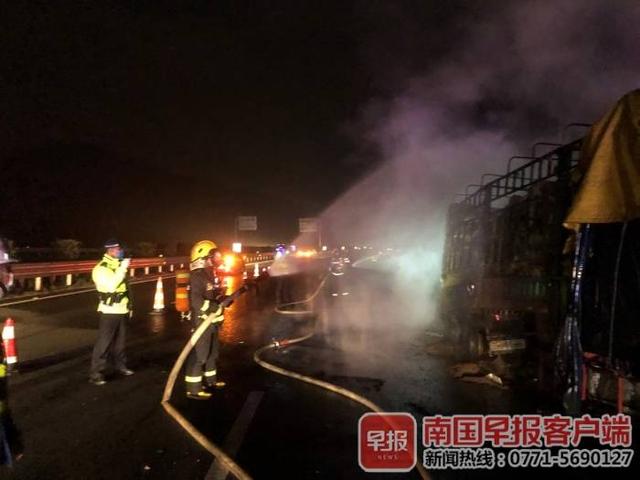 泉南高速上三辆货车追尾自燃,一名货车司机不幸遇难
