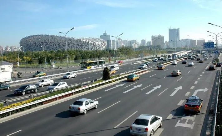 晚高峰新闻:法拉利Roma 238万上市;全新奥迪Q7公布预售价;神州租车与瑞幸撇清关系