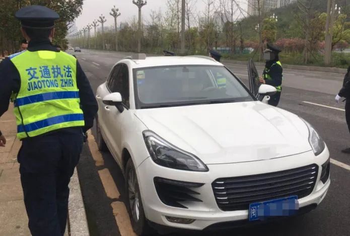 听说跑“黑车”挣钱?男子回乡“拉客”被罚上万元