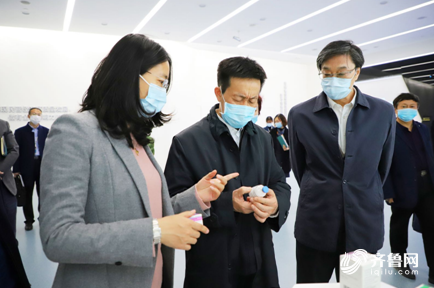 (考察齊魯制藥集團研發的新藥)