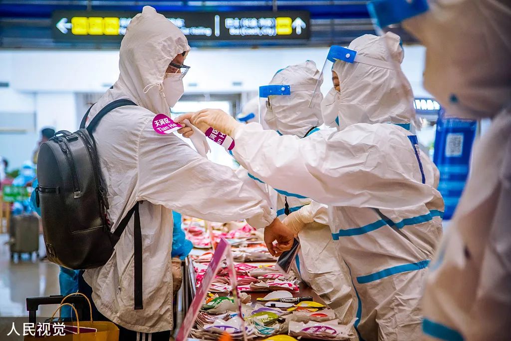注意!从这26国回国的旅客,需提前填报防疫健康信息丨今日热词打卡