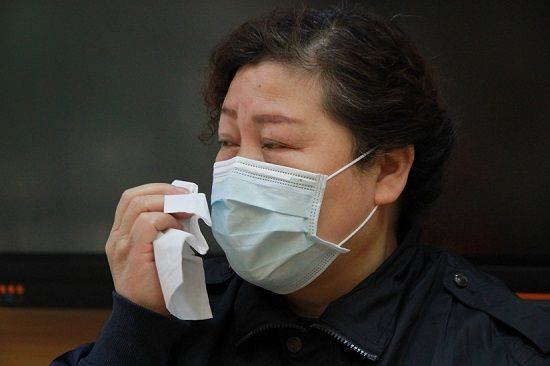 抗疫期间母亲在老家去世,武昌东亭社区党委书记王学丽说很想回去,但当时社区的现实情况和武汉管控措施让她实在回不去。