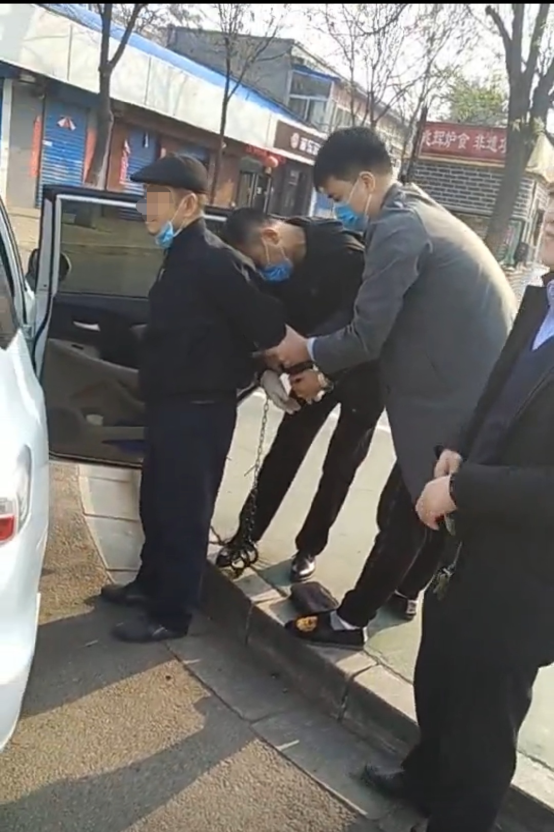 武某柱被抓现场。来源:临汾市公安局