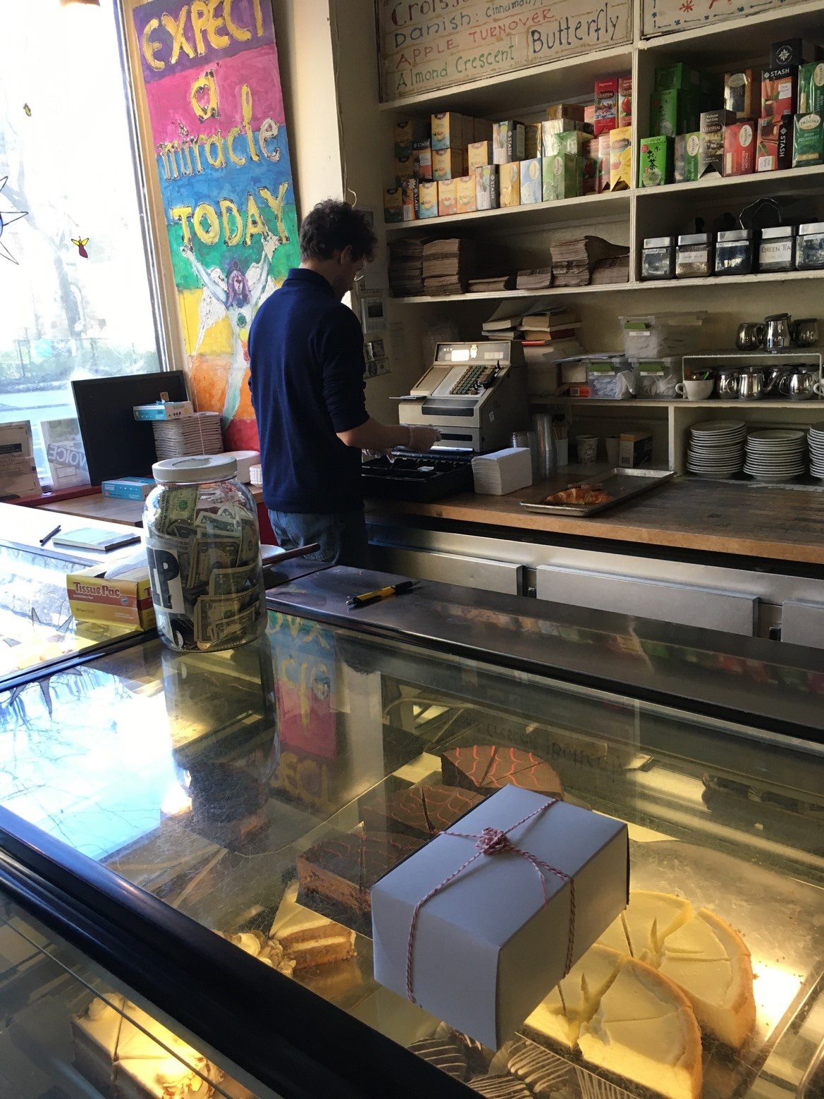我在3月27日见到的比尼奥里斯的背影。