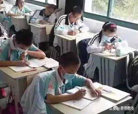 学校复学以来,校长变得咄咄逼人,没有人看到他开怀大笑过一次
