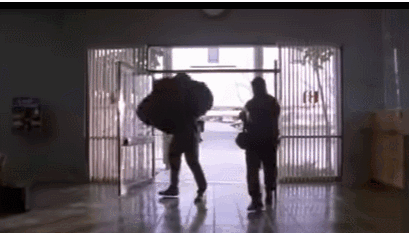 中国留学生携重型防弹衣入境被抓,美国为啥要禁防弹衣?|轻武专栏