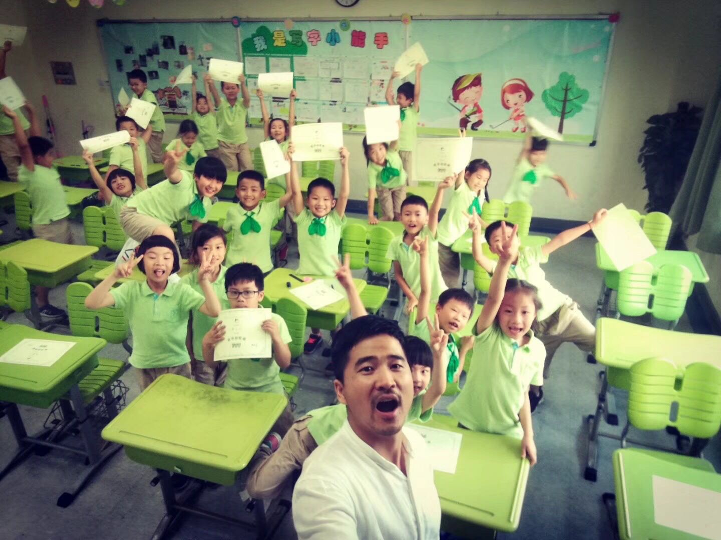 80后哲学博士与10后小学生在线对谈生活中的道德哲学,小学生思考生活有诗和远方,也有柴米油盐