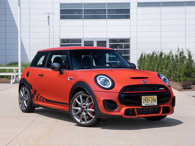 MINI这款小车,搭2.0T+6速手动,尾灯组这项元素人家人爱
