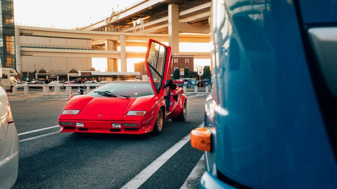 感受一下日本街头的超级跑车!