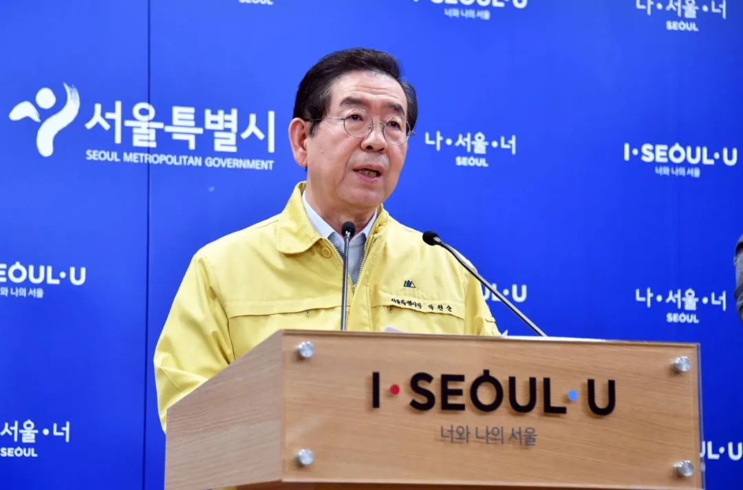 美国确诊超130万!政府应对疫情不力,奥巴马向特朗普“开火”