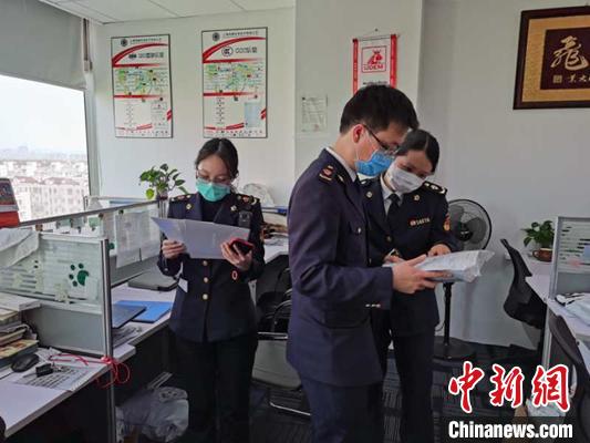 上海立案查处一批防疫用品认证违法案件。 上海市场监管局供图