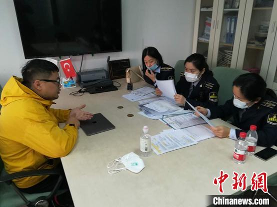 上海立案查处一批防疫用品认证违法案件。 上海市场监管局供图