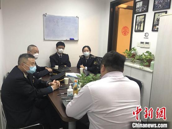 上海立案查处一批防疫用品认证违法案件。 上海市场监管局供图