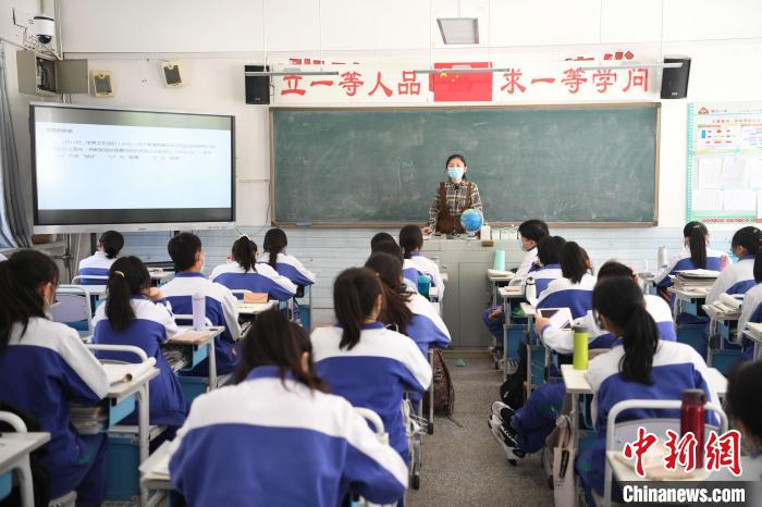 银川一中高二学生复课。李佩珊 摄