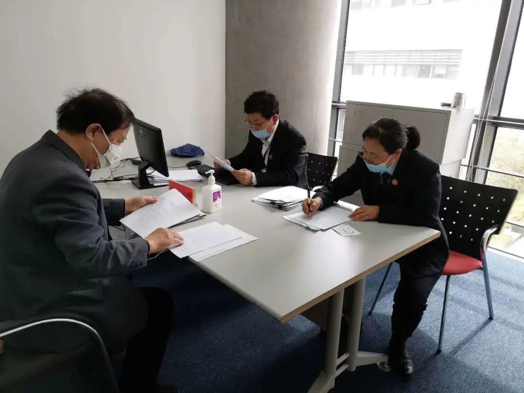 诉服中心恢复开放第一天秩序井然