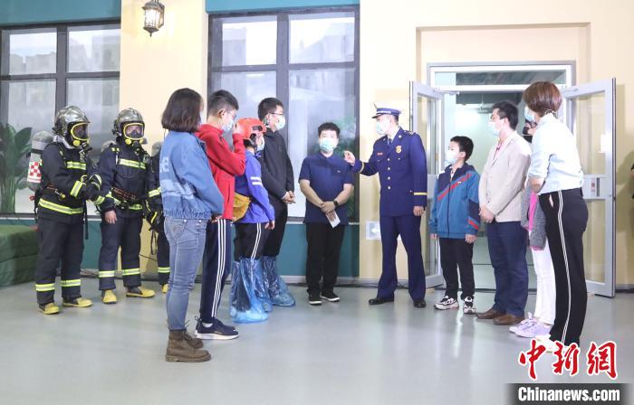 12日,北京首次开展“云上学安全”暨2020年“北京市防灾减灾宣传教育日”活动,宣传防灾、减灾、救灾及安全应急知识。北京市应急局供图