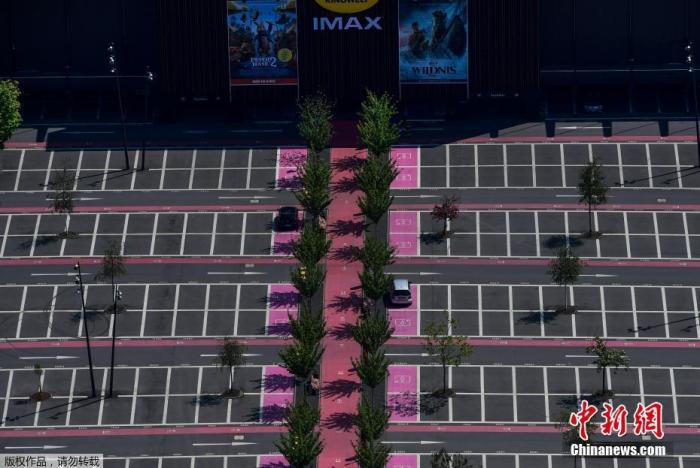  ��������ʱ��5��9���賿���¹�ȷ���Ⱦ�¹ڷ���������ͻ��17��������������������Ⱦ����ͻ���˵¹�����6�չ����ġ���⡱�����ߣ������ݿ�˹�Ѷ����ص�����������ͣ����⡱������ִ���ϸ�ķ��ߴ�ʩ��ͼΪ����һ��ImaxӰԺ��ͣ������