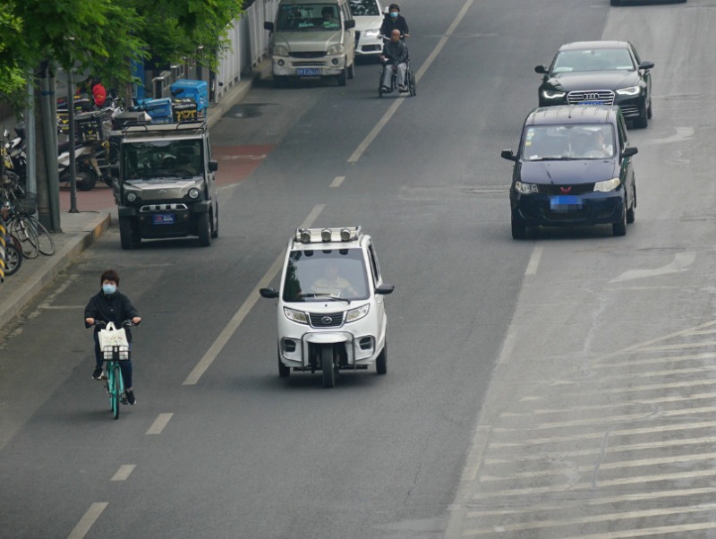 新变化增多、各种不靠谱，老年代步车依然在狂奔