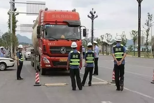 两会：取消货车营运证和从业资格证，减轻货车司机负担！