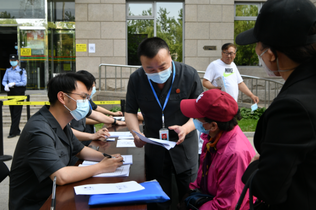 备案取号前置并有法官初筛质料。 新京报记者 吴江 摄