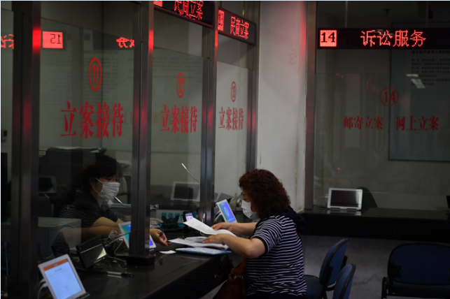 备案大厅职员稀疏。 新京报记者 吴江 摄