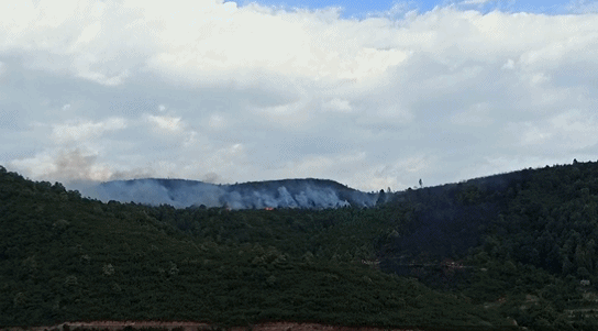 云南昆明市晋宁区双河乡田坝村发生森林火灾,300人参与扑救休闲区蓝鸢梦想 - Www.slyday.coM 云南昆明市晋宁区双河乡田坝村发生森林火灾,300人参与扑救休闲区蓝鸢梦想 - Www.slyday.coM