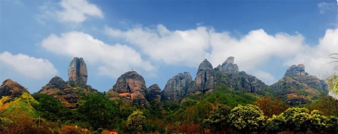 2020年的这个夏天   让我们一起登上高峰   去看一看霍山最美丽风景