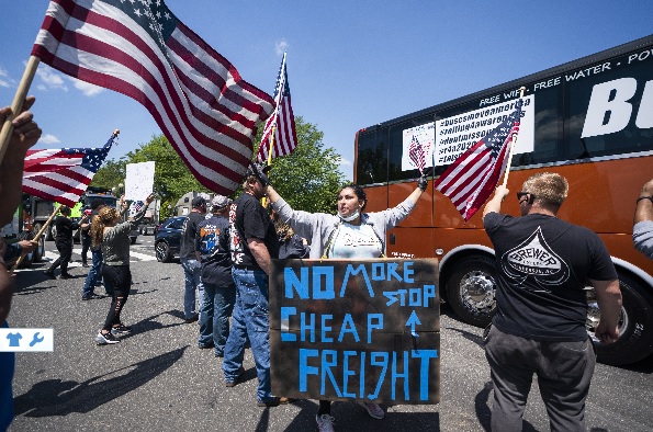 特朗普无视专家警告促尽快复学 保守派欲令福奇