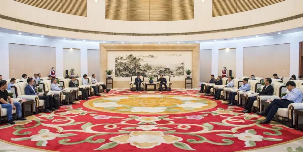 虞爱华与陈锡明商谈产业合作事项