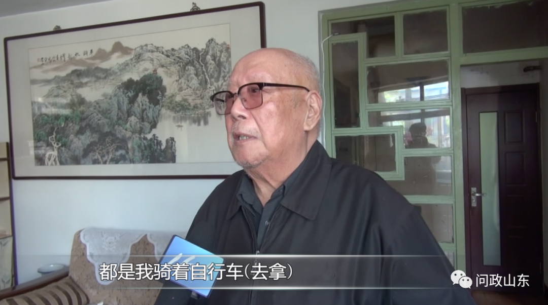 85岁老人蹬车两公里到驿站取包裹：从没往家里送